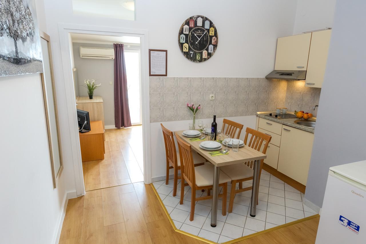 Apartments In City Center Ventus Novalja Exterior photo