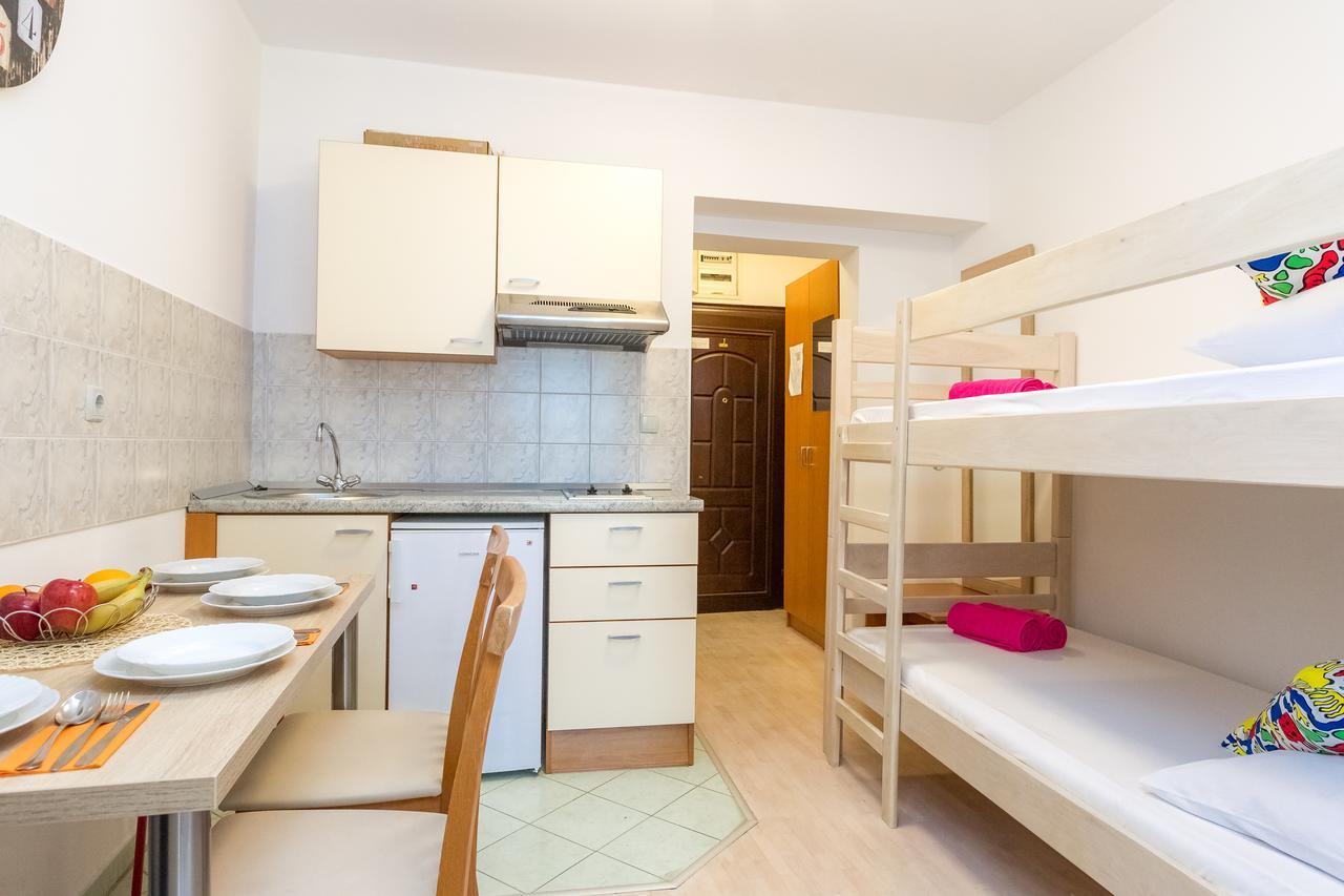 Apartments In City Center Ventus Novalja Exterior photo